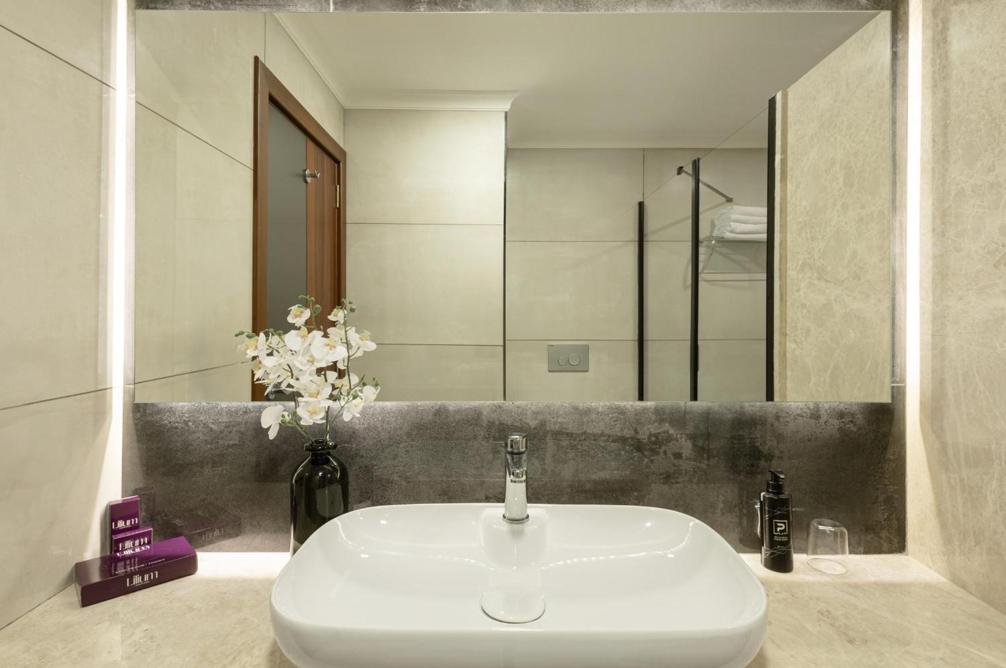 בורסה Lilium Hotel & Suites מראה חיצוני תמונה