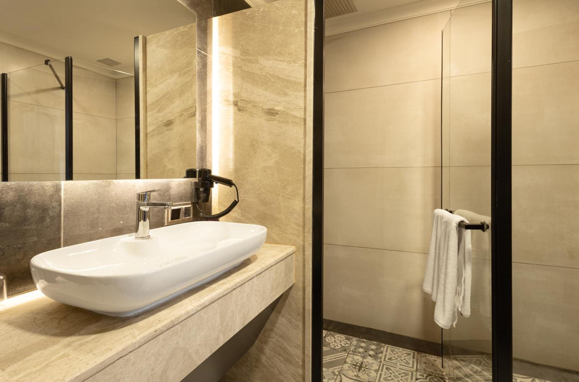 בורסה Lilium Hotel & Suites מראה חיצוני תמונה
