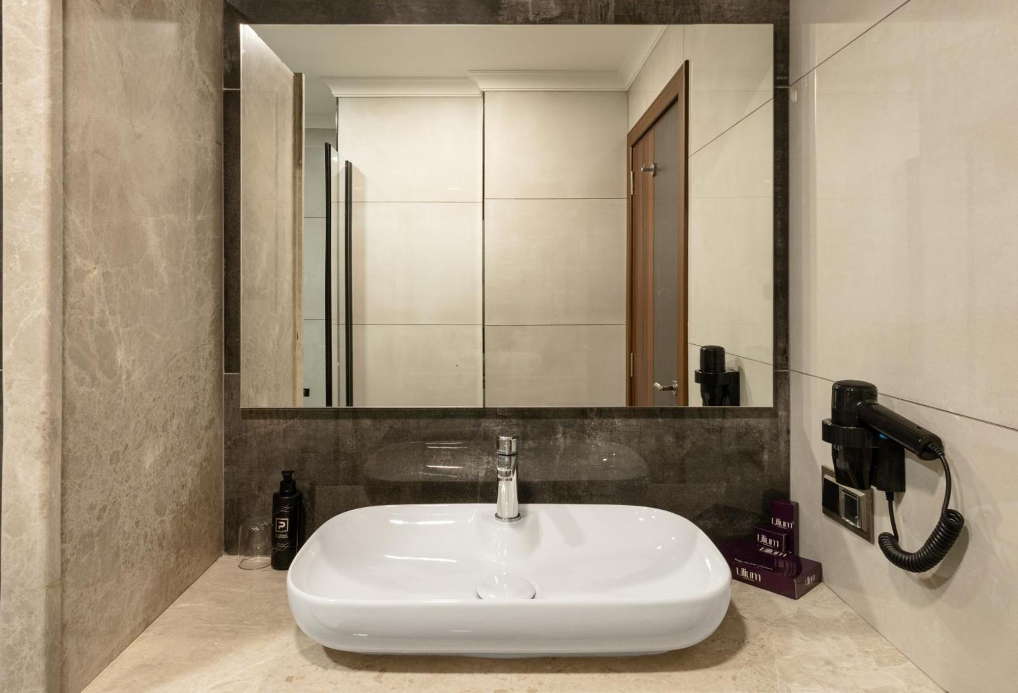 בורסה Lilium Hotel & Suites מראה חיצוני תמונה